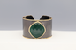 Brazalete oro envejecido y piedra verde